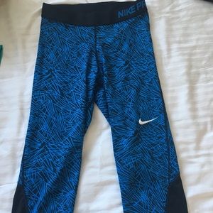 Nike pro crop size medium